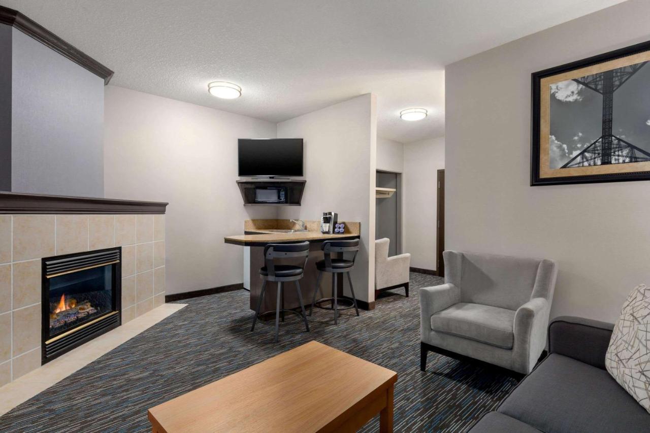 Wingate By Wyndham Hotel